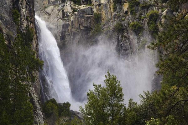 CA, Yosemite View of the Cascades waterfall
